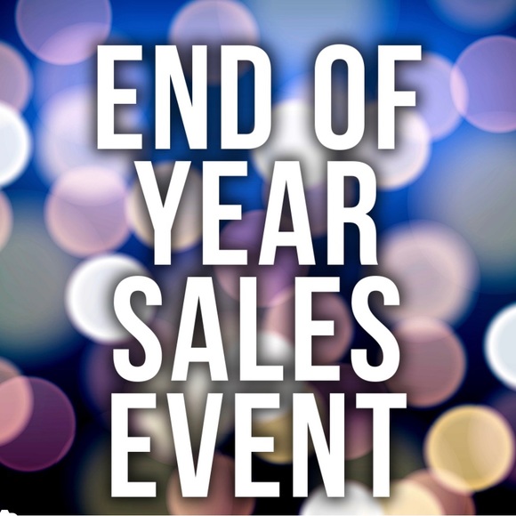 Hi, welcome to my closet Leave me a message if you’d like me to check out yours. - Picture 9 of 16